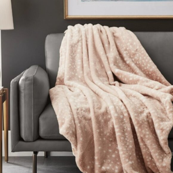 Member's Mark Luxury Faux Fur Throw 60" x 70" - Deer - Picture 1 of 2